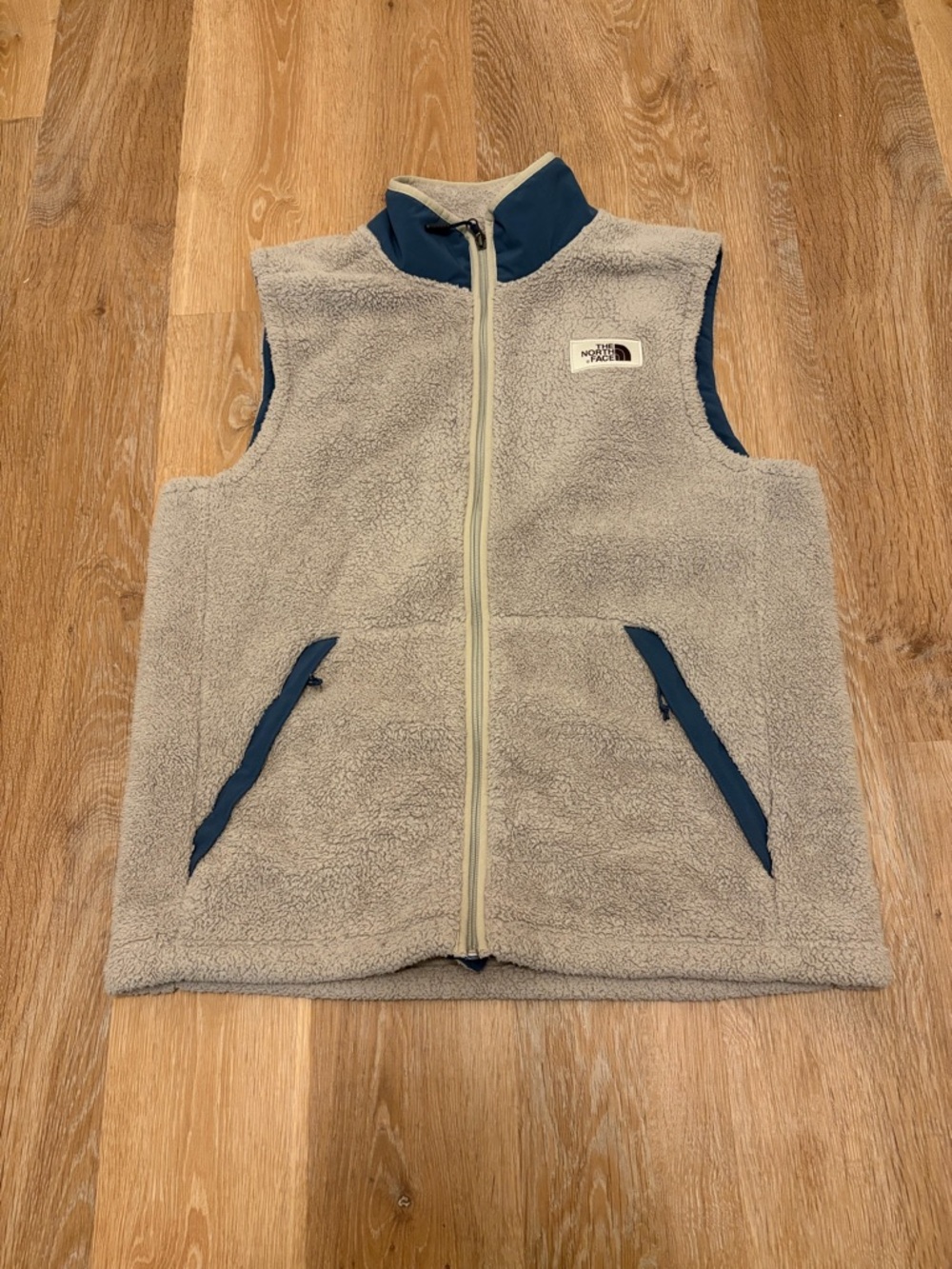 The North Face Campshire Sherpa Vest Light Gray Navy Accents Men’s Large Warm